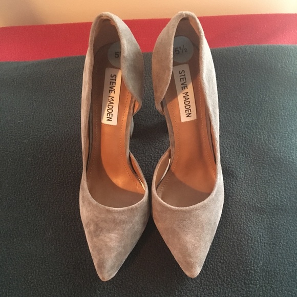 (SOLD) Steve Madden Grey Heels - Picture 2 of 5